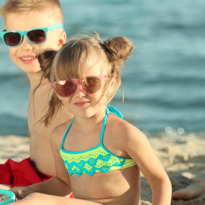 Kinder am Strand